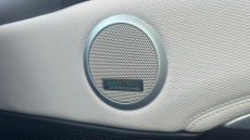 Land Rover Discovery 3.0 D300 R-Dynamic HSE 5dr Auto Diesel Station Wagon